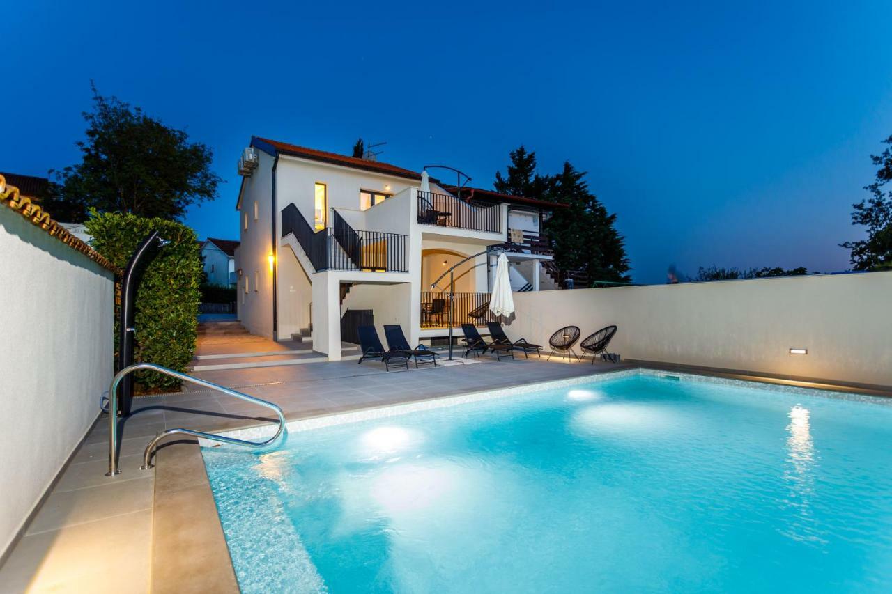Mari House Hotel Malinska Exterior photo