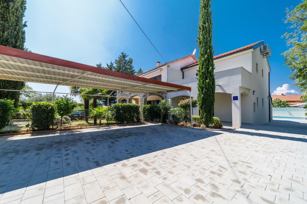 Mari House Hotel Malinska Exterior photo