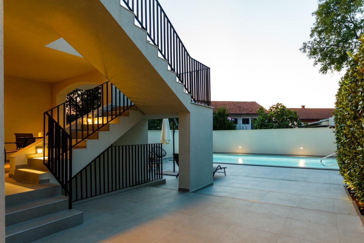 Mari House Hotel Malinska Exterior photo