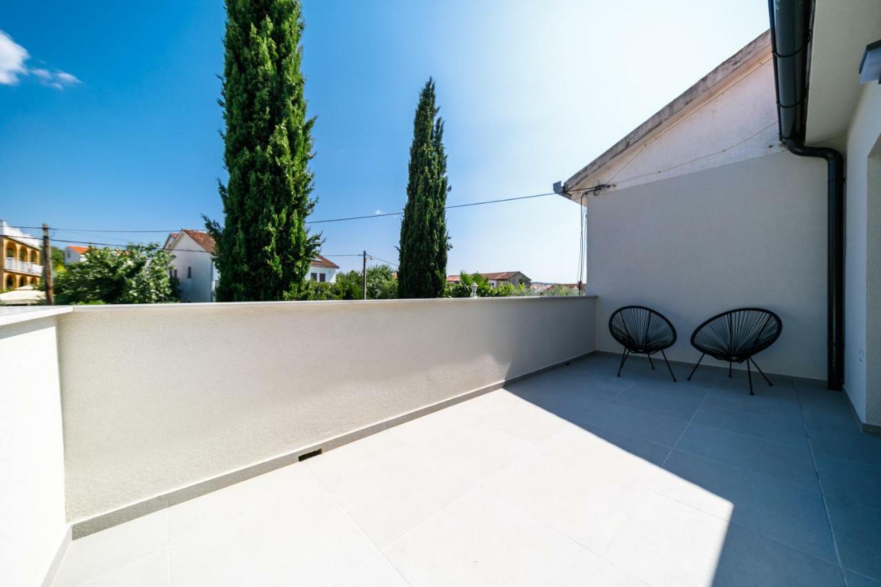 Mari House Hotel Malinska Exterior photo
